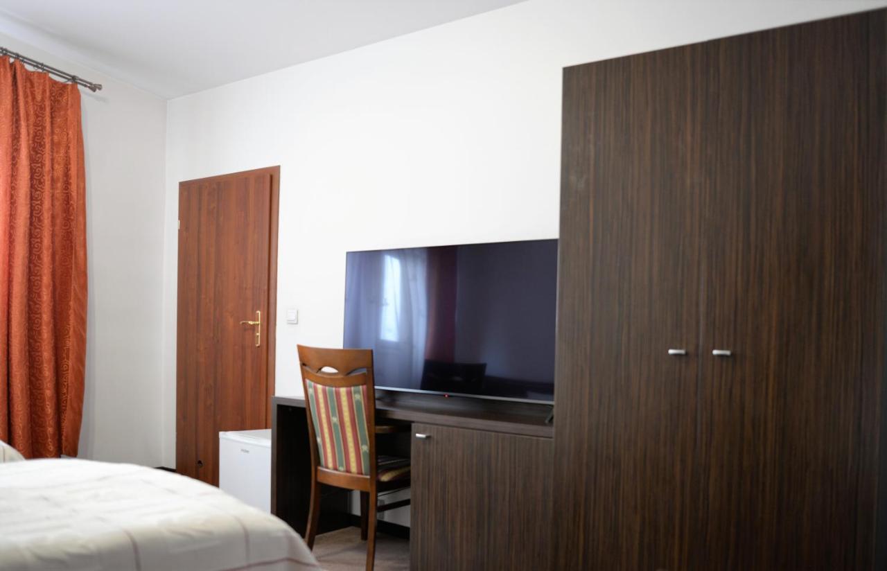 Bed and Breakfast Gosciniec Czarci Mlyn Będzin Exterior foto