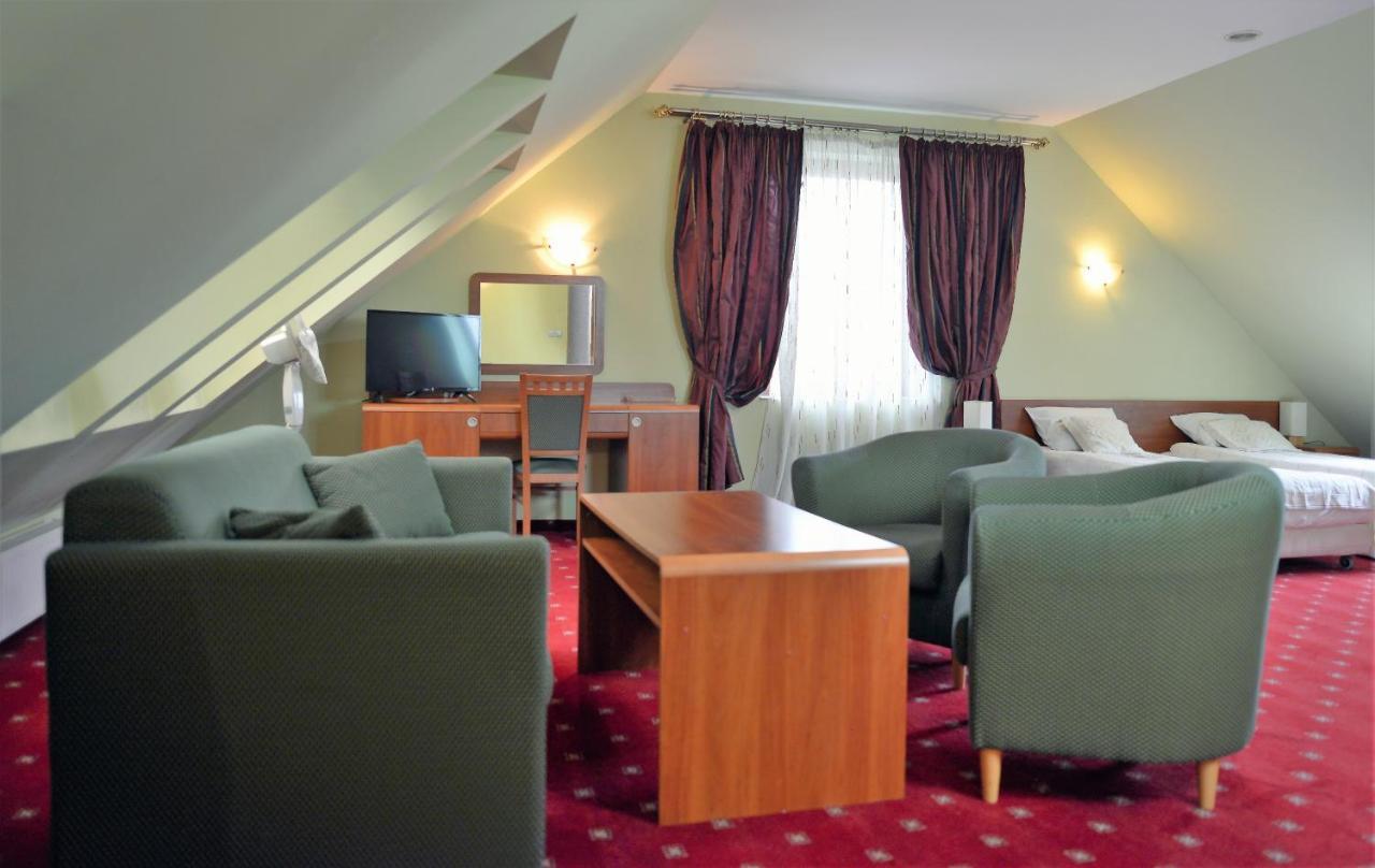 Bed and Breakfast Gosciniec Czarci Mlyn Będzin Exterior foto
